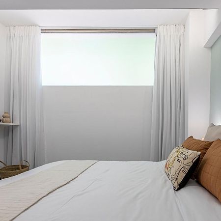 Phaedrus Living: City Center Luxury Flat Loukianou Атина Екстериор снимка