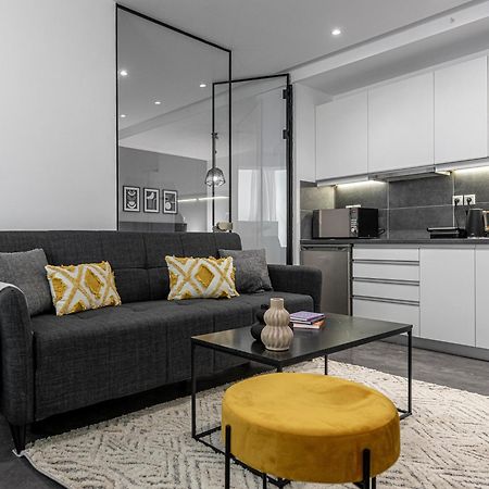 Phaedrus Living: City Center Luxury Flat Loukianou Атина Екстериор снимка