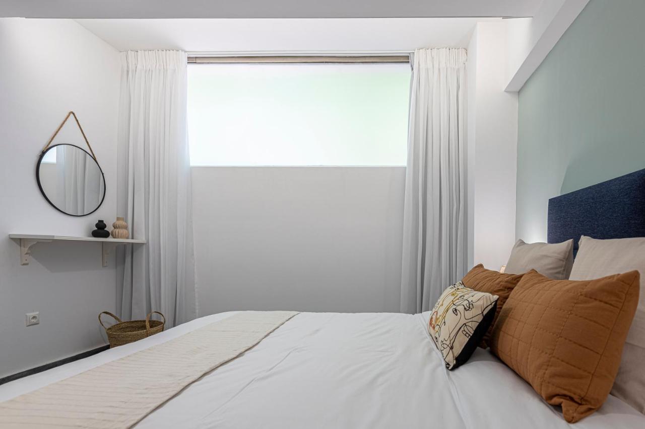 Phaedrus Living: City Center Luxury Flat Loukianou Атина Екстериор снимка