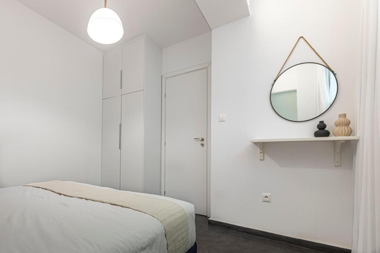 Phaedrus Living: City Center Luxury Flat Loukianou Атина Екстериор снимка