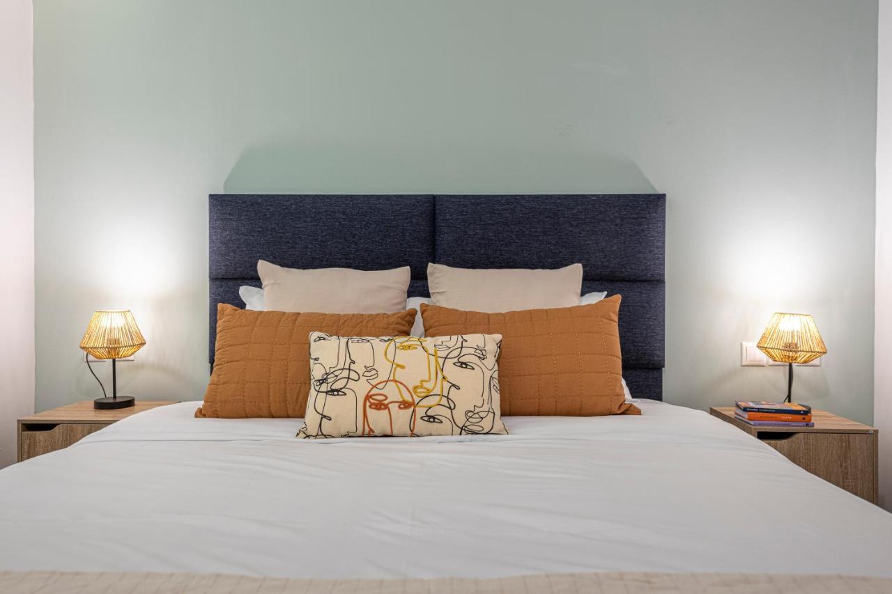 Phaedrus Living: City Center Luxury Flat Loukianou Атина Екстериор снимка