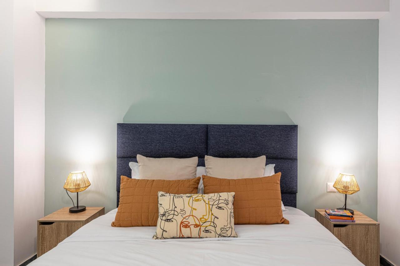 Phaedrus Living: City Center Luxury Flat Loukianou Атина Екстериор снимка